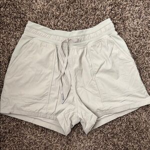 Lululemon dance studio short